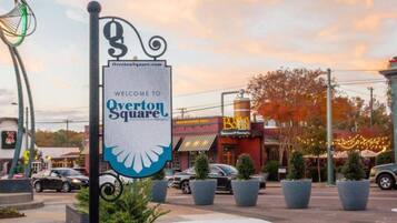 A sign welcoming visitors to Overton Square with a restaurant named 'Bistro's' in the background.