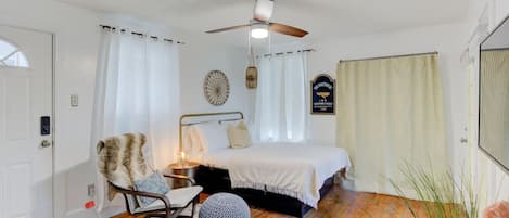 Iron/ironing board, free WiFi, bed sheets