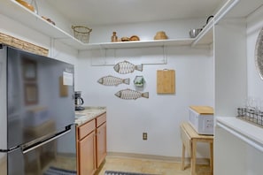 Frigorifero, microonde, piano cottura, macchina per tè/caffè