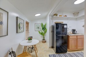 Interior - Tucker #2 (Studio) · Studio Oasis+Private Patio -Super Walkable-Midtown (Memphis)