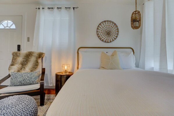 Iron/ironing board, free WiFi, bed sheets