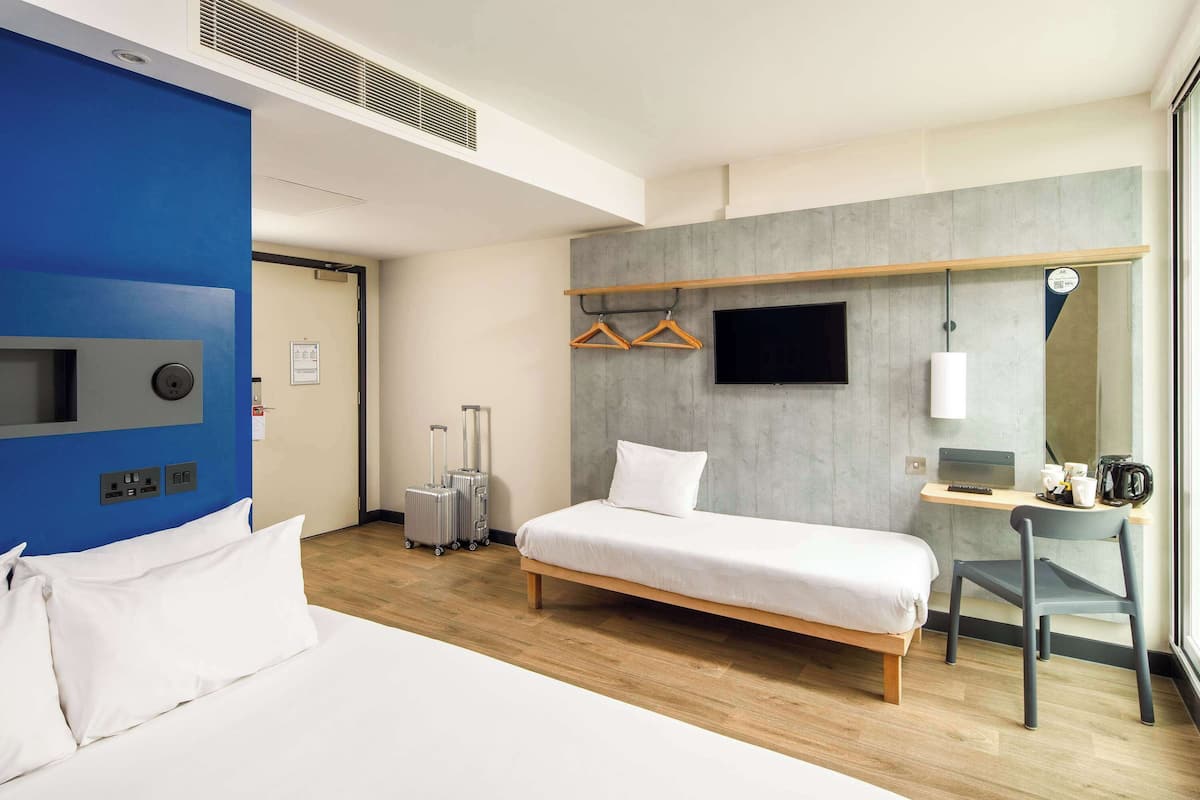 Quarto triplo standard, várias camas | Roupas de cama antialérgicas