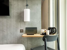 Ropa de cama hipoalergénica, colchones viscoelásticos, escritorio