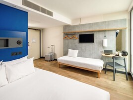 Standard Triple Room, Multiple Beds | Hypo-allergenic bedding, memory foam beds, desk, laptop workspace
