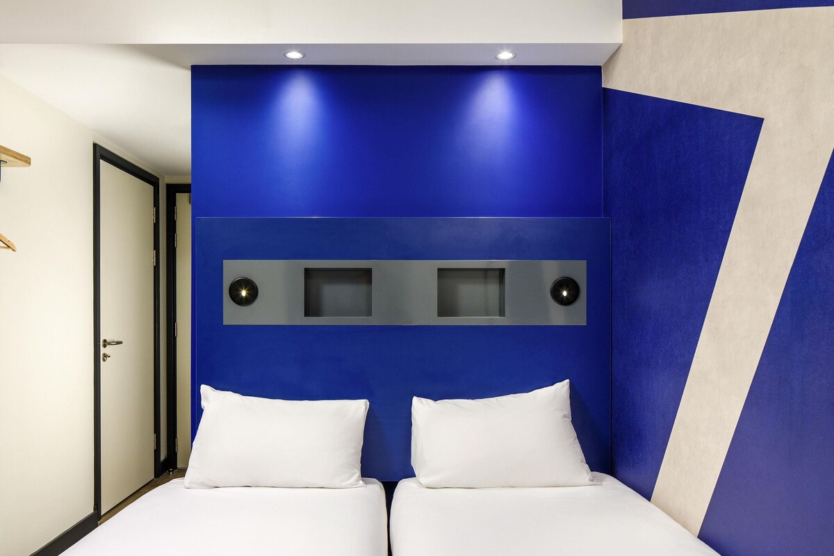 Standard Twin Room, 2 Twin Beds | Hypo-allergenic bedding available, memory foam beds, desk