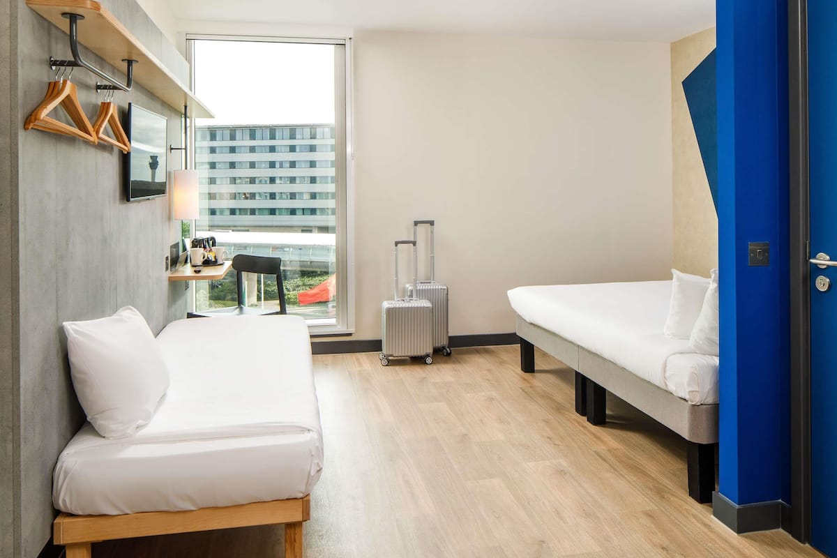Standard Triple Room, Multiple Beds | Hypo-allergenic bedding, memory foam beds, desk, laptop workspace