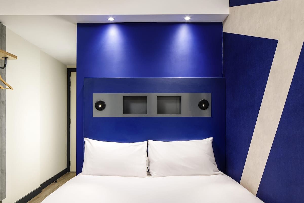 Standard Double Room, 1 Double Bed | Hypo-allergenic bedding available, memory foam beds, desk