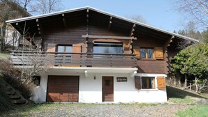 A two-story wooden house with a balcony, a garage, and a sign that reads "St. Nicolas". - Chalet, view mountain, tv, 110m², Saint Gervais (Saint-Gervais-les-Bains)