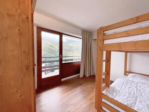 1 bedroom - 10m from resort center, 5th floor, tv, ski locker, 35m², Les Menuires (Les Menuires)
