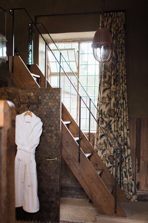 Interior - Uniquely restored stables - 8 bedrooms, dinning room, roll top baths, firepit (Wimborne)