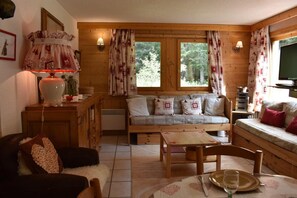 Living area - 1st floor, balcony, tv, ski locker, 68m², Méribel (Méribel - Les Allues)