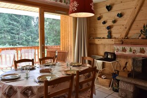 Dining - 1st floor, balcony, tv, ski locker, 68m², Méribel (Méribel - Les Allues)