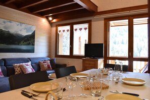 Dining - 100m from ski slopes, 4th floor, balcony, tv, 75m², Méribel (Méribel - Les Allues)