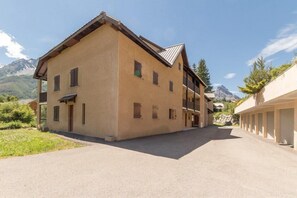 Exterior - 200m from shops, terrace, tv, 50m², Serre Chevalier (Le Monêtier-les-Bains)