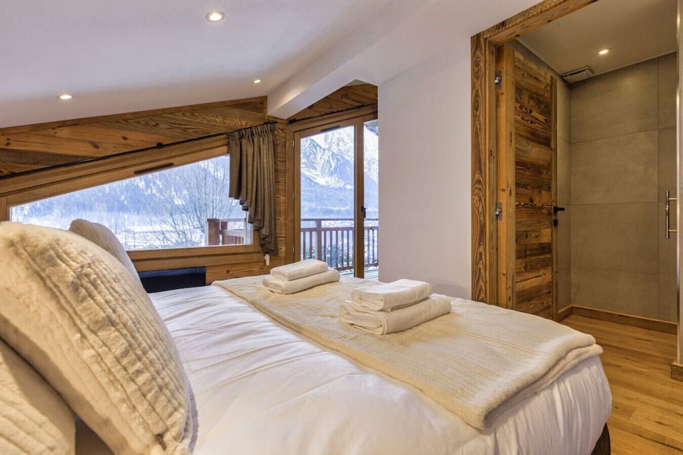 2 室のベッドルーム、アイロン / アイロン台、WiFi (無料)、ベッドシーツ