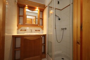 Shower - Floor -1, view mountain, swimming pool, balcony, parking, tv, 36m², Les Houches (Les Houches)