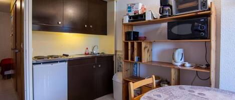 Kjøleskap, mikrobølgeovn og ovn