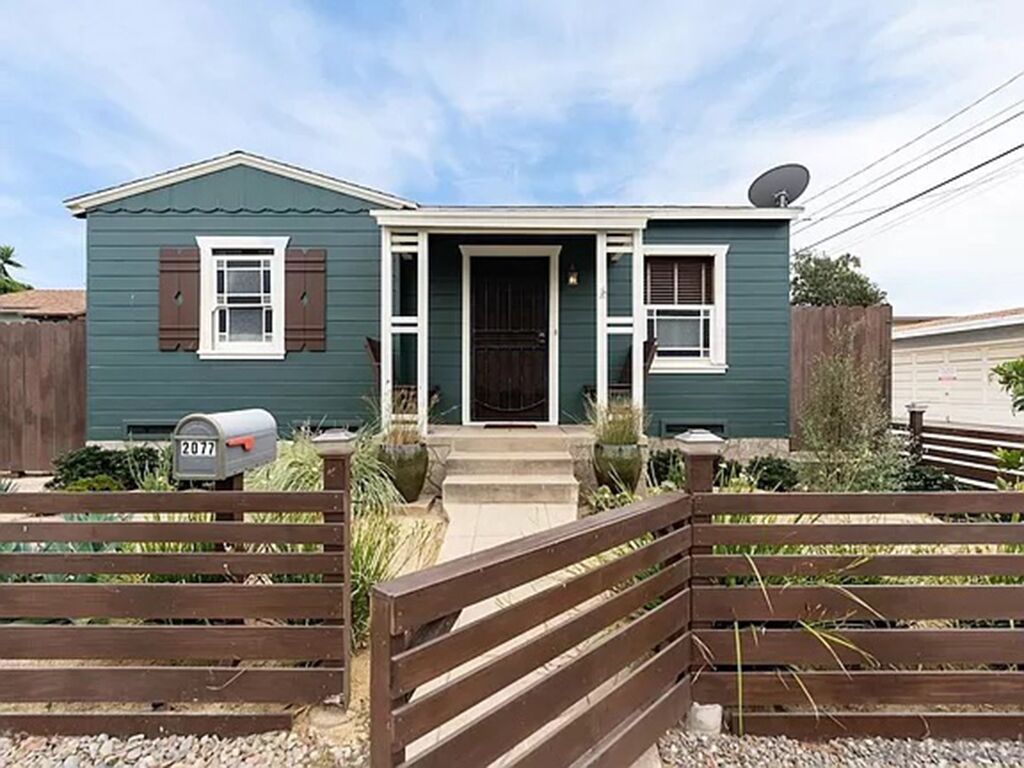 2 bedroom cottage in the heart of ocean beach