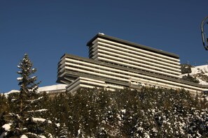 Exterior - 200m from resort center, 2nd floor, view ski slopes, balcony, tv, ski locker, 28m², Les Menuires (Les Menuires)