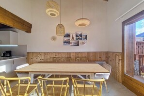 Dining - 300m from shops, 1st floor, balcony, tv, 85m², Les Menuires (Les Menuires)