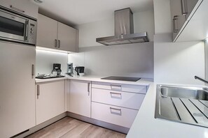 Køleskab, mikrobølgeovn, ovn, opvaskemaskine