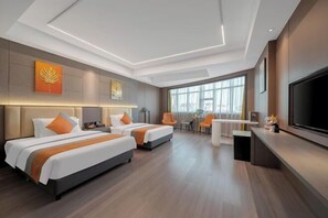 A hotel room with two beds, a TV, a desk, and a large window. - Hao Fu Hua Hotel (Quanzhou)