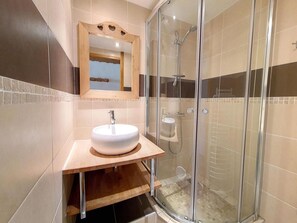Shower - 4th floor, balcony, tv, 26m², Les Menuires (Les Menuires)