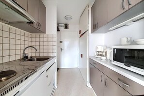 冷蔵庫、電子レンジ、オーブン、食器洗い機