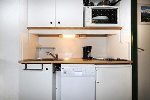 Frigorifero, microonde, forno, lavastoviglie