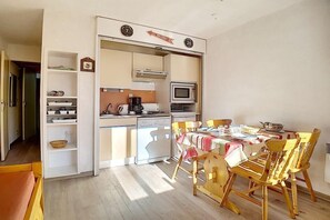 Dining - 200m from resort center, 1st floor, balcony, tv, 25m², Les Menuires (Les Menuires)