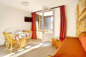 Dining - 200m from resort center, 1st floor, balcony, tv, 25m², Les Menuires (Les Menuires)