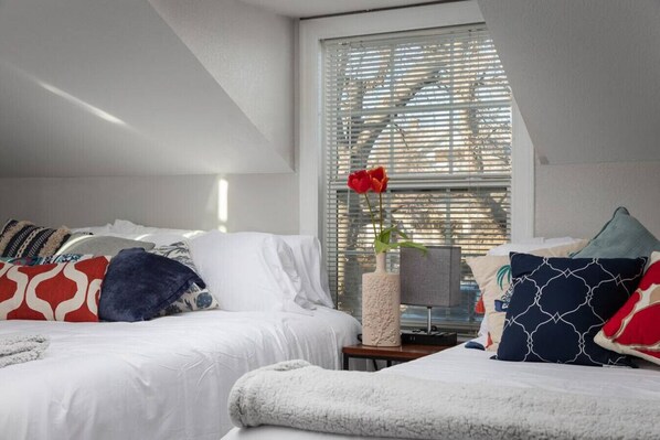 4 habitaciones, escritorio, tabla de planchar con plancha y wifi 