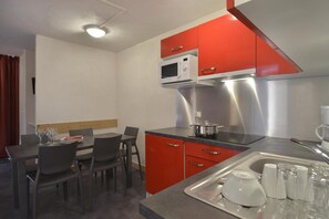 Kjøleskap og oppvaskmaskin