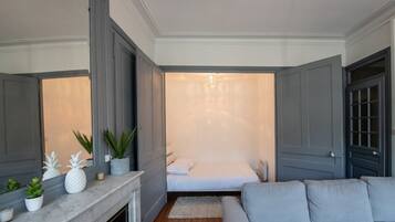 Iron/ironing board, free WiFi, bed sheets