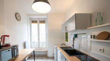 Fridge, microwave, oven, dishwasher