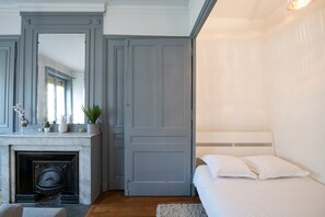 Iron/ironing board, free WiFi, bed sheets