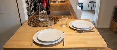 Fridge, microwave, oven, coffee/tea maker