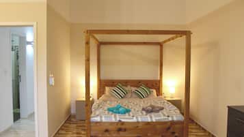 1 bedroom, desk, free WiFi, bed sheets