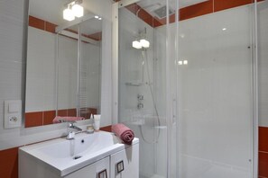Bathtub - 100m from ski lifts, 8th floor, balcony, tv, ski locker, 72m², La Plagne (La Plagne)