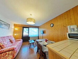 Dining - 1st floor, view mountain, balcony, parking, tv, 25m², Le Grand Bornand (Le Grand-Bornand)