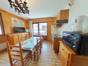 Fridge, microwave, oven