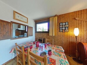 Dining - 1st floor, view mountain, balcony, fireplace or stove, tv, 53m², Le Grand Bornand (Le Grand-Bornand)