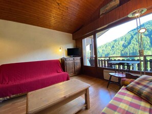 Living area - 3rd floor, view mountain, balcony, parking, tv, 41m², Le Grand Bornand (Le Grand-Bornand)