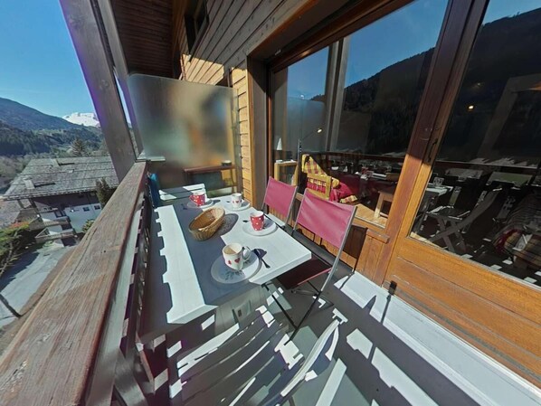 Outdoor dining - 3rd floor, view mountain, balcony, parking, tv, 41m², Le Grand Bornand (Le Grand-Bornand)