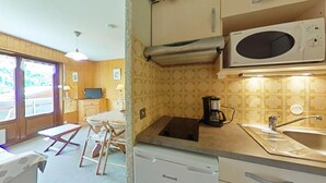 A compact kitchen with a microwave, coffee maker, and a dishwasher. - Ground floor, balcony, tv, 22m², Le Grand Bornand (Le Grand-Bornand)