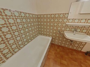 Bathtub - 200m from resort center, 3rd floor, balcony, tv, 40m², Le Grand Bornand (Le Grand-Bornand)