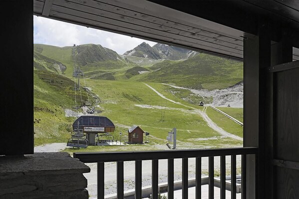Property grounds - 100m from ski slopes, 2nd floor, view ski slopes, parking, tv, ski locker, 66m², Peyragudes (Germ)