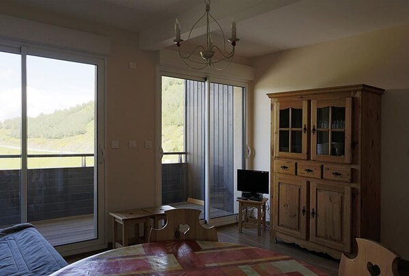 Interior - 100m from ski slopes, 2nd floor, view valley, parking, tv, ski locker, 40m², Peyragudes (Germ)