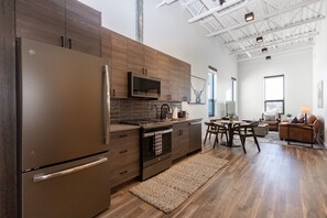 Fridge, oven, stovetop, dishwasher - Westlake Retreat:Midtown BZN (Bozeman)