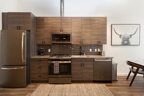 Fridge, oven, stovetop, dishwasher - Westlake Retreat:Midtown BZN (Bozeman)